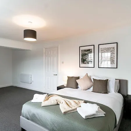 Spacious 1 Bed Harbour-side With Balcony Whitehaven