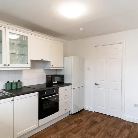 Spacious 1 Bed Harbour-side With Balcony Whitehaven